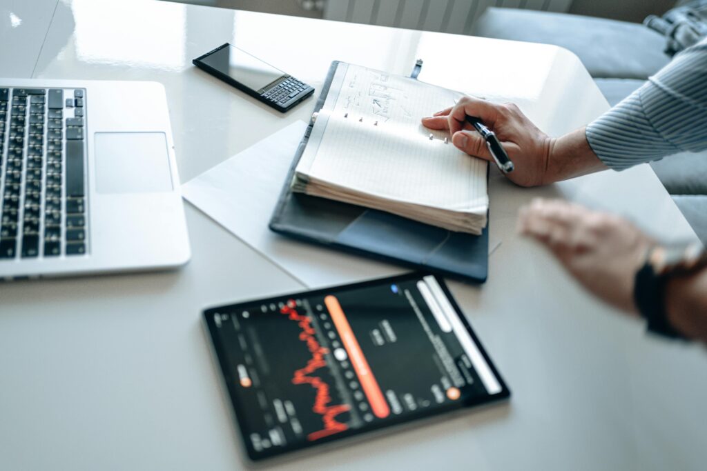 Pick one metric your buyer already tracks. Tie your promise to that metric and only that metric for the first phase. If you chase too many wins at once, the story breaks.