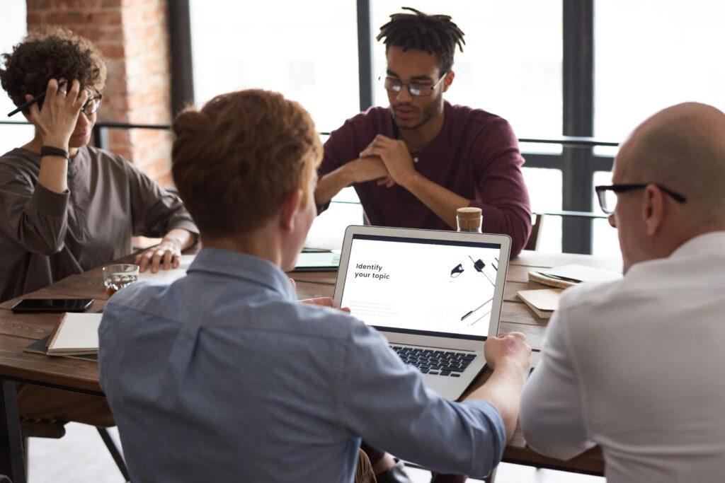End every week with a short readout that lists what changed in your problem line, your buyer map, and your pilot plan. This cadence builds trust with prospects and keeps your team aligned.
