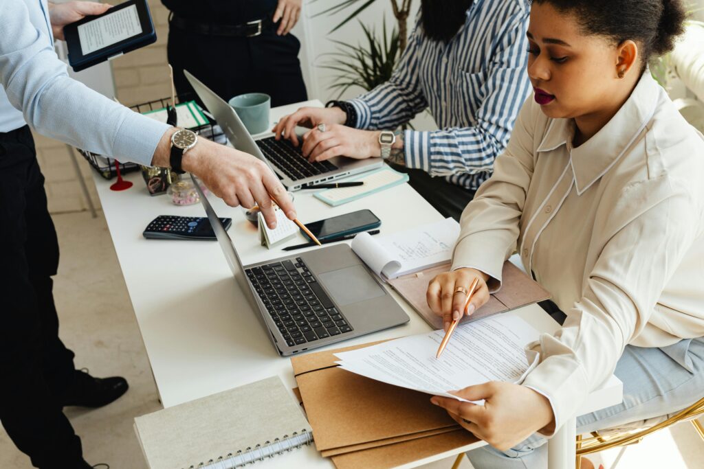 Ask to sit near the team for one full shift. Get consent from the manager. Tell them you will keep names private. Use a timer and write exact timestamps for key moments. If a report takes nine minutes, write nine, not about ten.