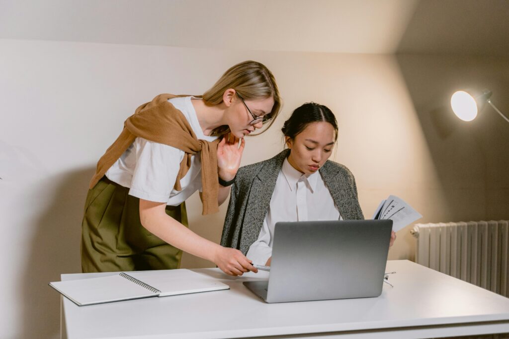 Document the happy path in ten sentences or less from power on to first value. Right below it, define the rollback path with the same clarity. Name the trigger that moves you to rollback, the exact steps, and who approves the call.