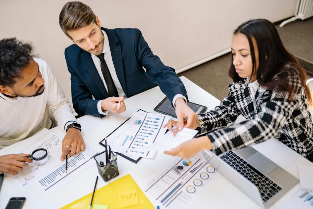 Your edge should sound the same in sales calls, in support, and in hiring. Write a short script and share it across the team. Record one short internal video that walks through the picture and the demo.