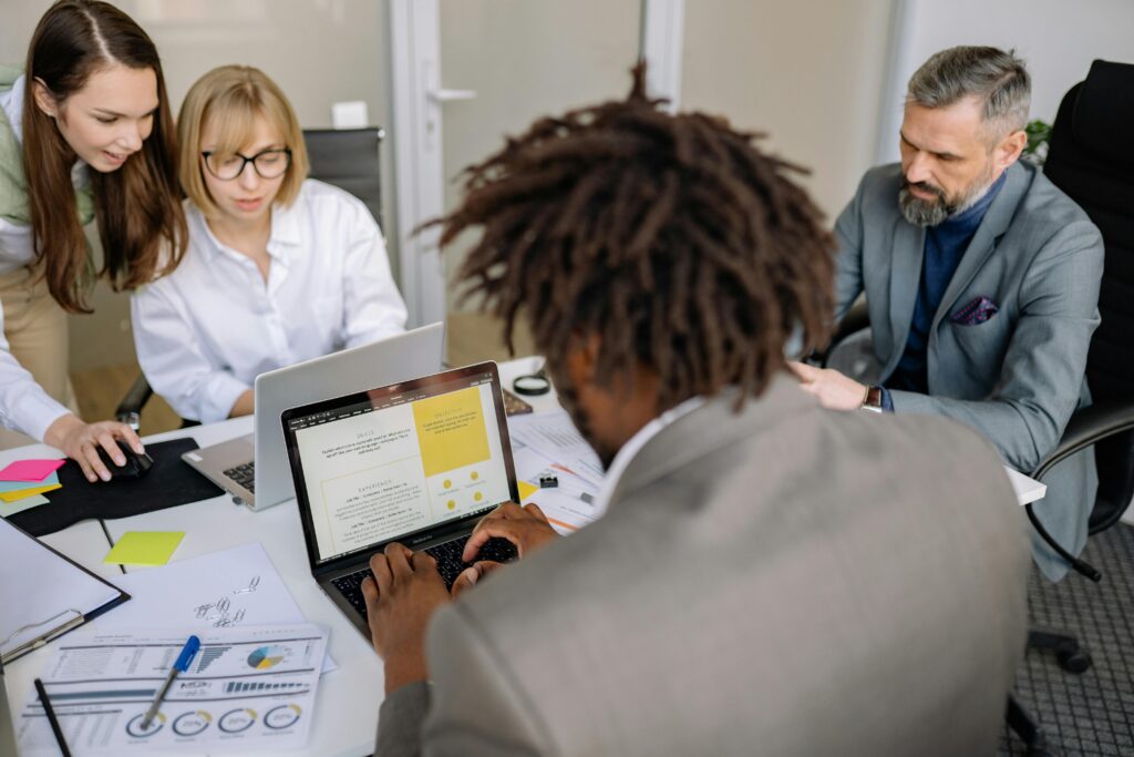 Close with a simple field test plan that fits the real world. One site, one use case, one metric, two weeks. State the risk and the cutoff where you would stop and rethink. That level of clarity builds trust fast.